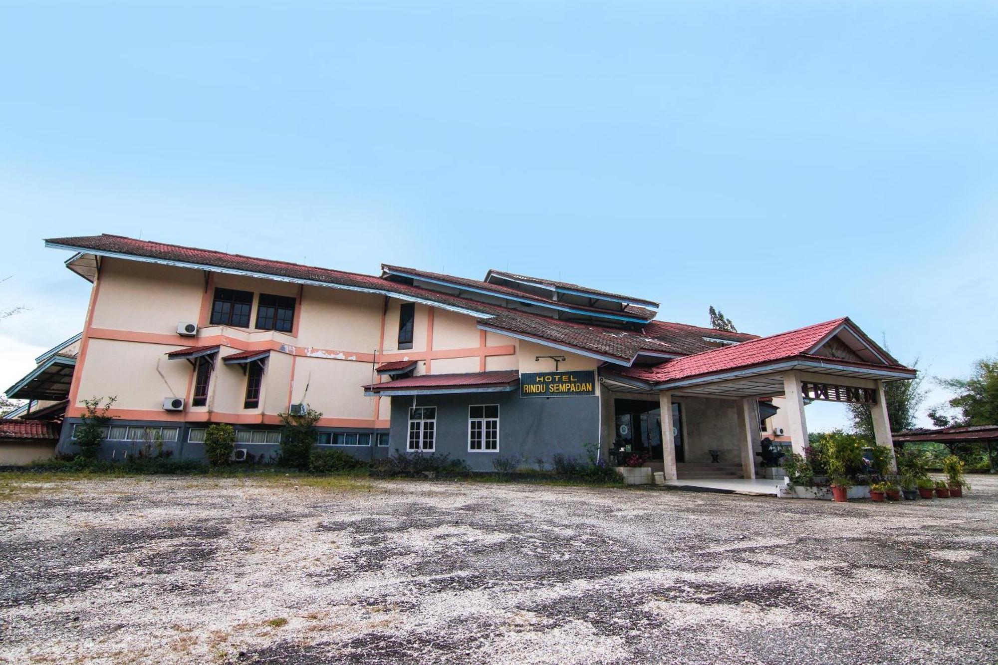 Oyo 92330 Hotel Rindu Sempadan Near Taman Wisata Rindu Sempadan Pekanbaru Zewnętrze zdjęcie